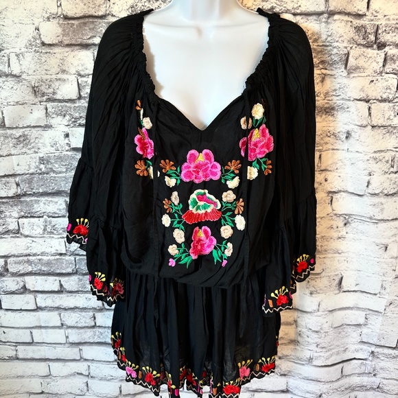 Bali Queen Bell sleeve tunic flow fit and embroidered embellishments - Picture 6 of 12